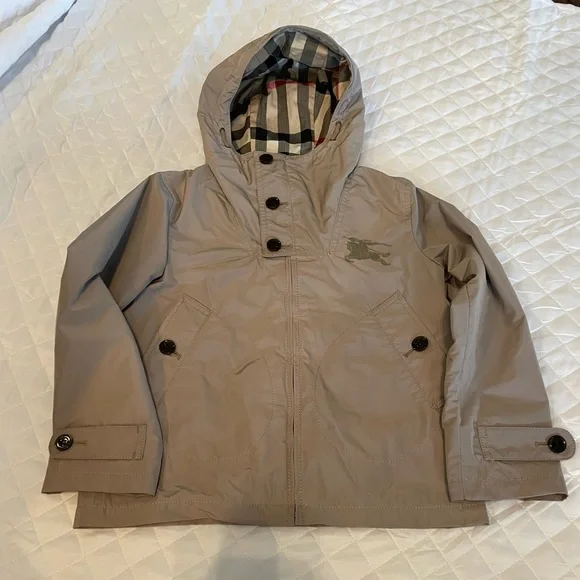 Burberry children’s raincoat/windbreaker size 6 - Picture 2 of 6